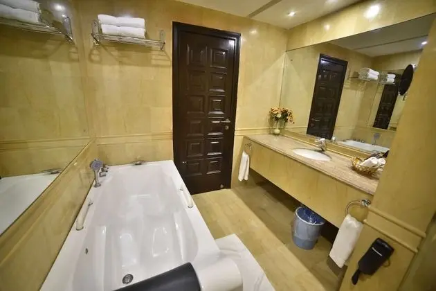 Deluxe Tek Büyük veya İki Ayrı Yataklı Oda