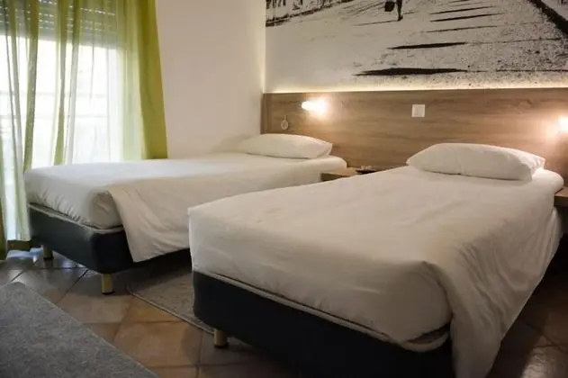 Tek Büyük veya İki Ayrı Yataklı Oda