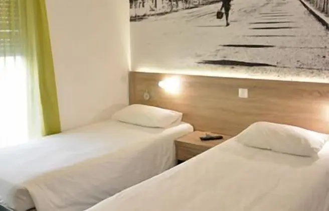 Tek Büyük veya İki Ayrı Yataklı Oda