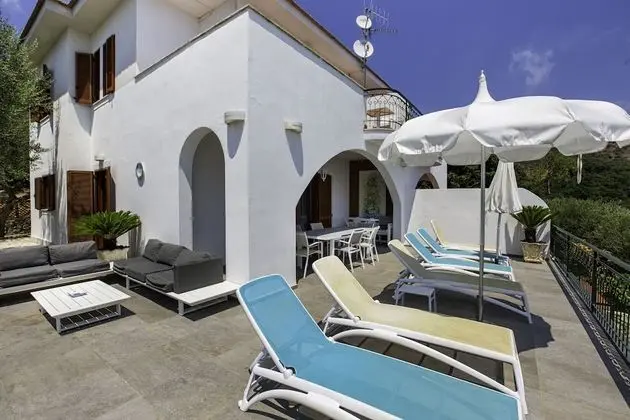 Villa, 4 Yatak Odası, Sigara İçilebilir, Sıcak Su Havuzu