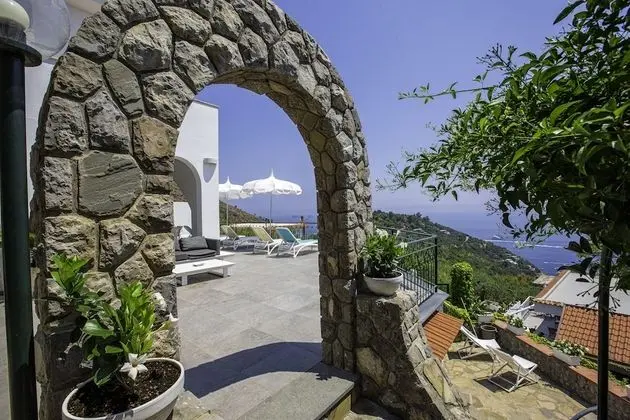 Villa, 4 Yatak Odası, Sigara İçilebilir, Sıcak Su Havuzu