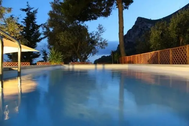 Villa, 4 Yatak Odası, Sigara İçilebilir, Sıcak Su Havuzu