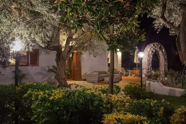 Villa, 4 Yatak Odası, Sigara İçilebilir, Sıcak Su Havuzu