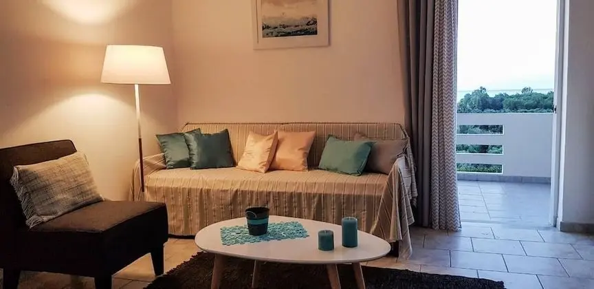 Comfort Apart Daire, 1 Yatak Odası, Deniz Manzaralı, Bahçeli