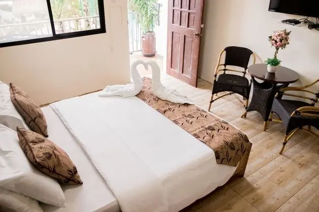 Deluxe Tek Büyük Yataklı Oda (2 Adults + 1 Child)