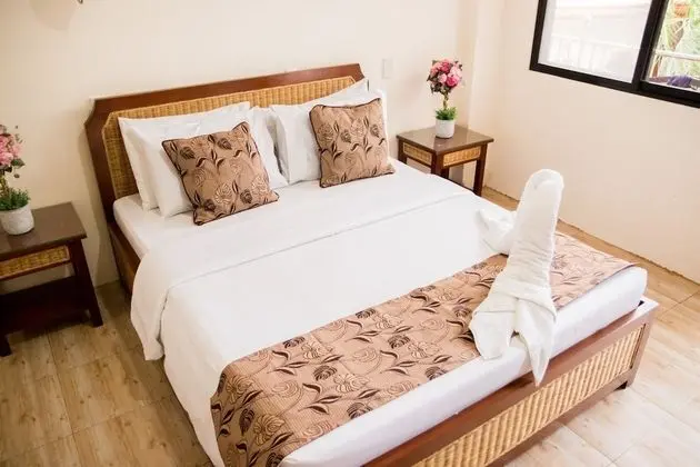 Deluxe Tek Büyük Yataklı Oda (2 Adults + 1 Child)