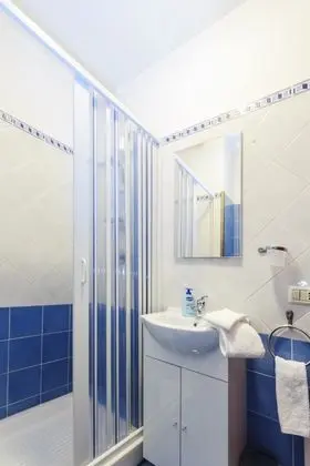 Tek Büyük Yataklı Oda, Ortak Banyo