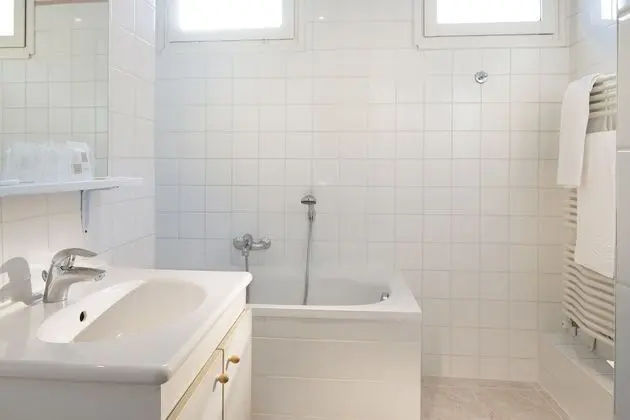 Comfort Tek Büyük Yataklı Oda (with bath)