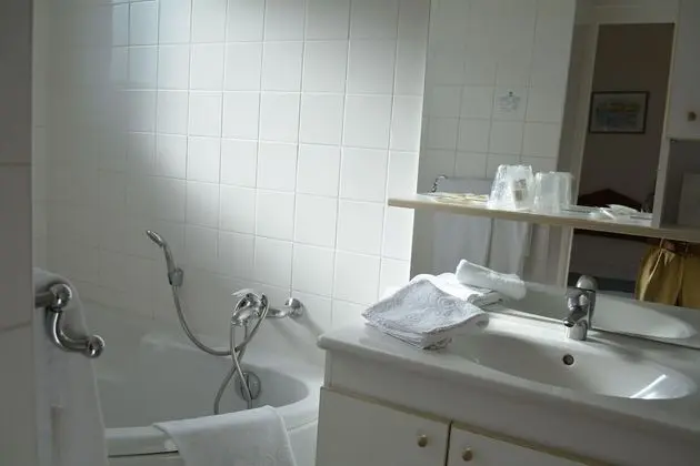 Comfort Tek Büyük Yataklı Oda (with bath)