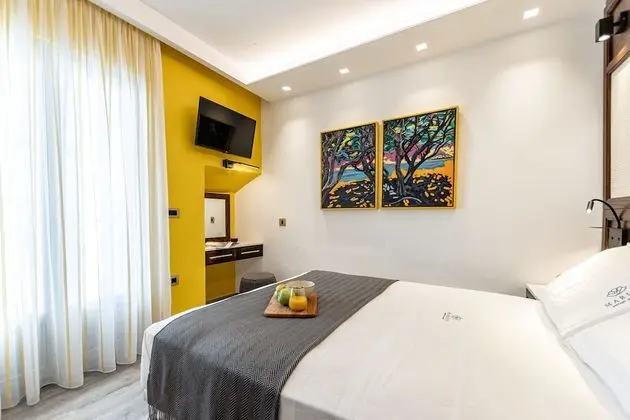 GOLD SUITE, JACUZZI, PARTIAL SEA AND CITY VIEW