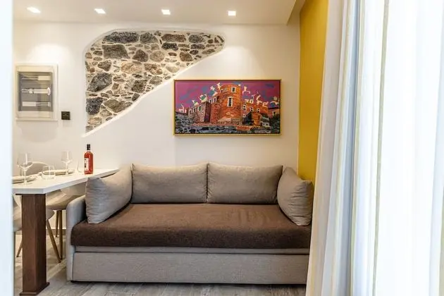 GOLD SUITE, JACUZZI, PARTIAL SEA AND CITY VIEW