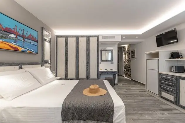 PETRA SUITE, PARTIAL CITY VIEW