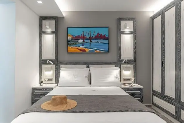 PETRA SUITE, PARTIAL CITY VIEW