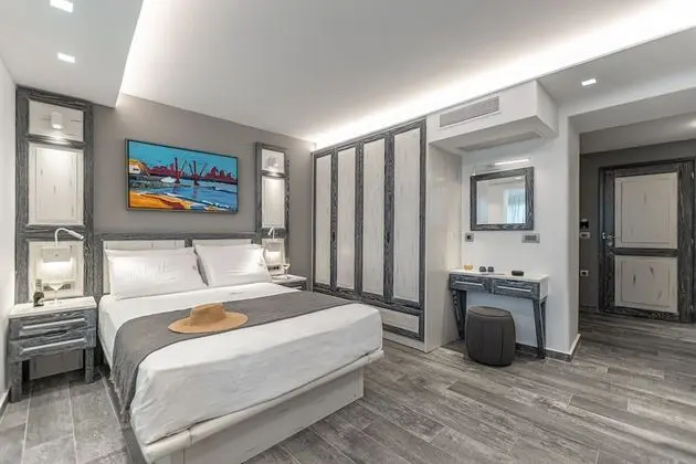 PETRA SUITE, PARTIAL CITY VIEW