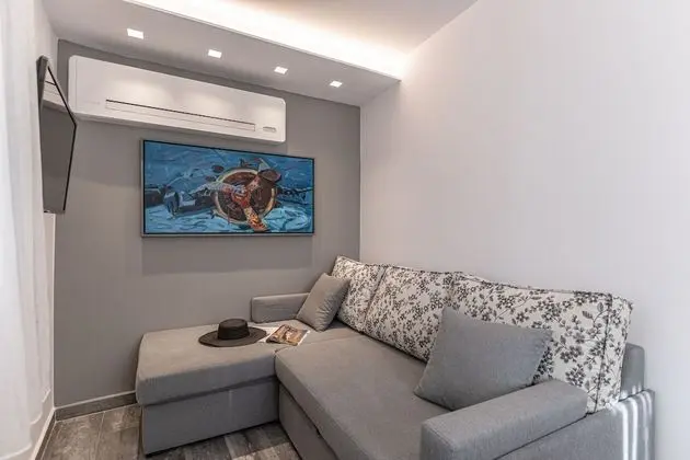 PETRA SUITE, PARTIAL CITY VIEW