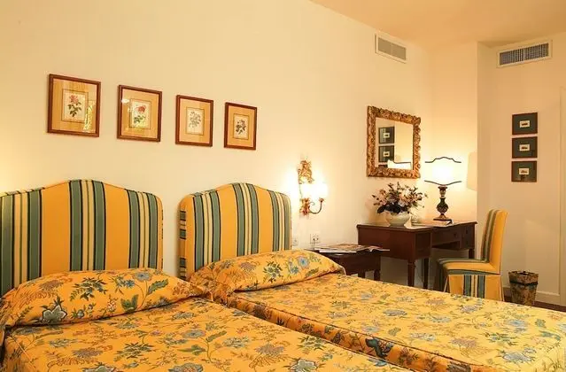 Deluxe Tek Büyük veya İki Ayrı Yataklı Oda