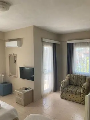 Apartment, Kara Manzaralı