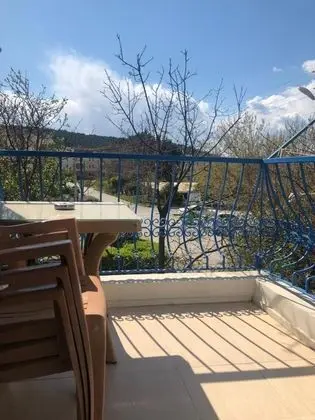 Apartment, Kara Manzaralı