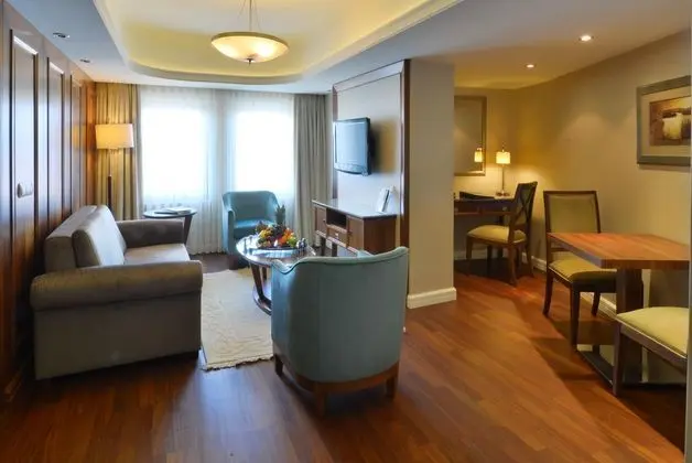 Executive Suit