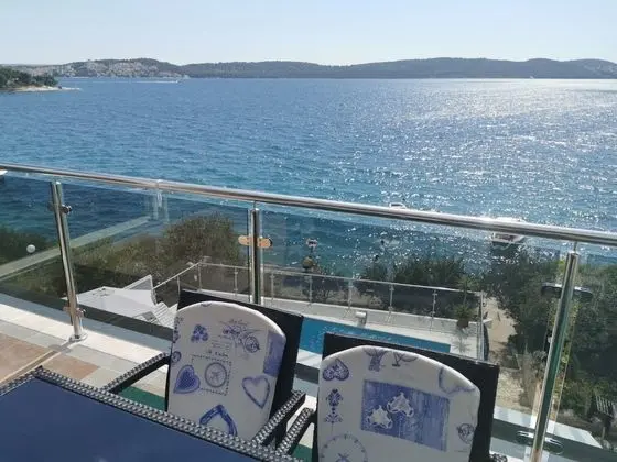Apart Daire (Marija - 10 m from pebble beach - A2()