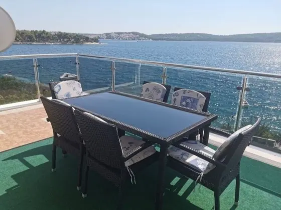 Apart Daire (Marija - 10 m from pebble beach - A2()