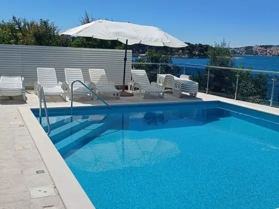Apart Daire (Marija - 10 m from pebble beach - A2()