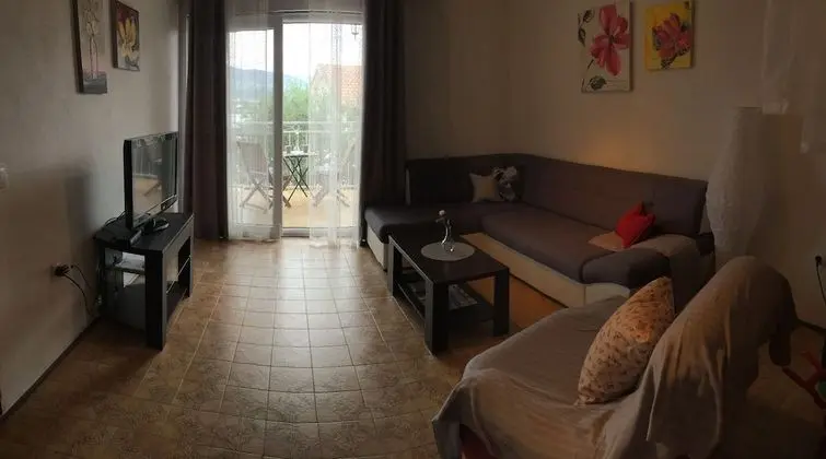 Ev (Marija - 180m from sea - H(2+2))