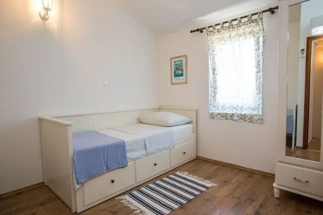Ev (Marija - 70 m from beach - H(4+2))