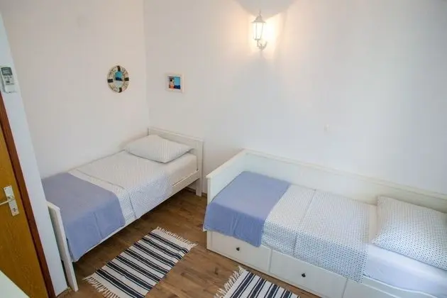 Ev (Marija - 70 m from beach - H(4+2))