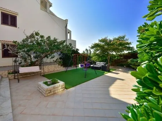 Ev