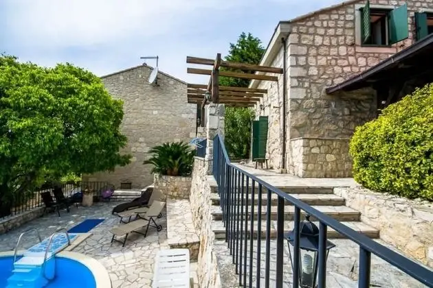 Ev (Marija - with pool - H(10))