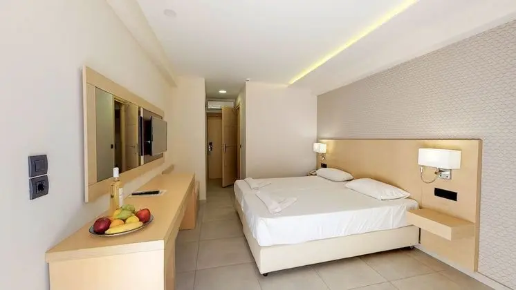 Deluxe Tek Büyük Yataklı Oda (with Outdoor Jetted Tub)