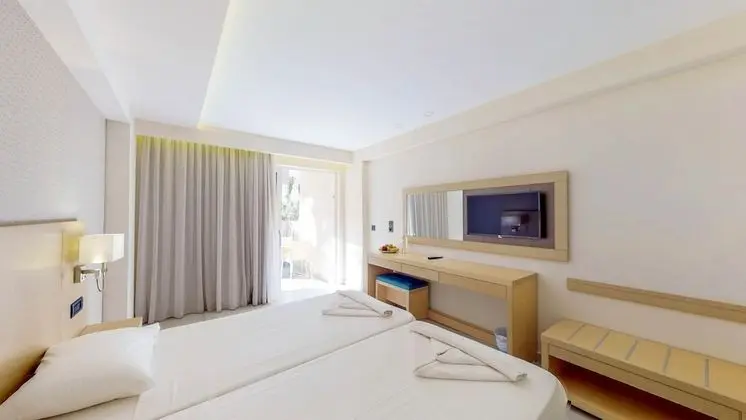 Deluxe Tek Büyük Yataklı Oda (with Outdoor Jetted Tub)
