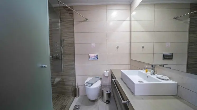 Deluxe Tek Büyük Yataklı Oda (with Outdoor Jetted Tub)