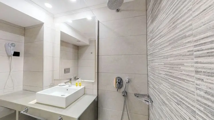Deluxe Tek Büyük Yataklı Oda (with Outdoor Jetted Tub)