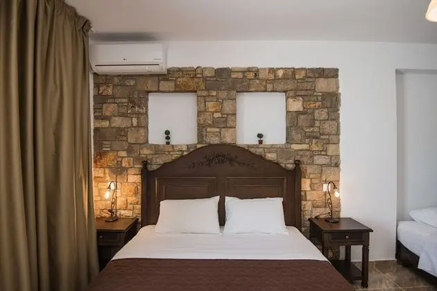 Stüdyo, Deniz Manzaralı (for 3)