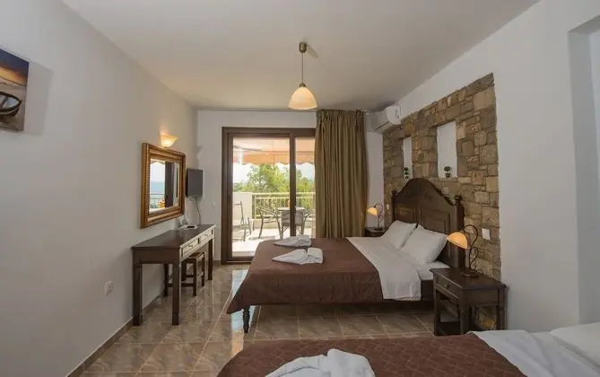 Stüdyo, Deniz Manzaralı (for 3)