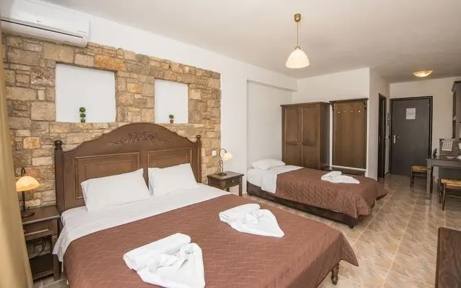 Stüdyo, Deniz Manzaralı (for 3)