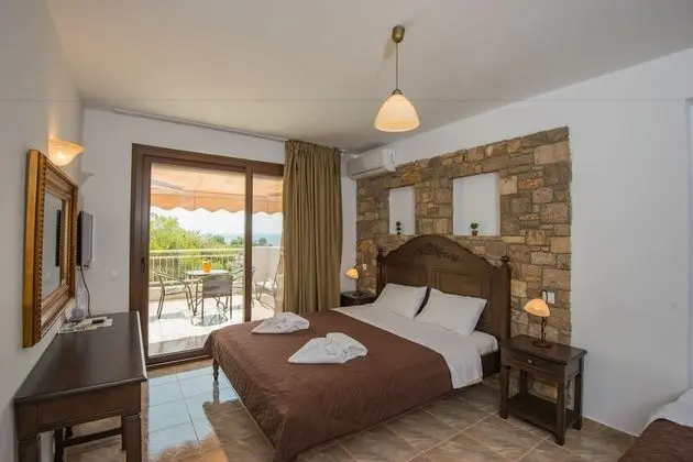 Stüdyo, Deniz Manzaralı (for 3)