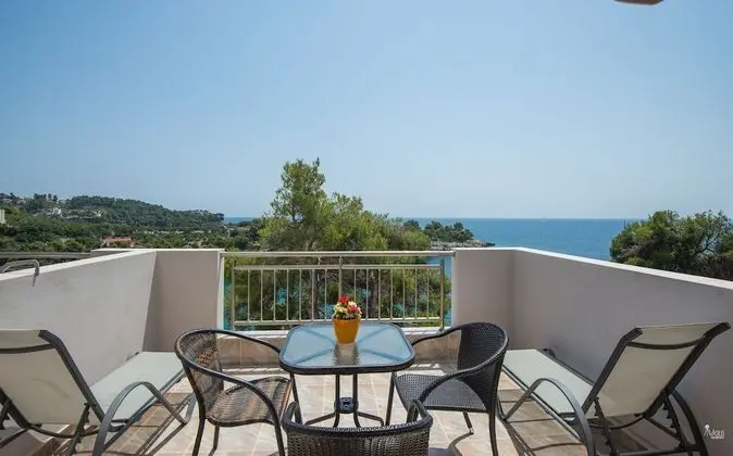 Stüdyo, Deniz Manzaralı (for 3)