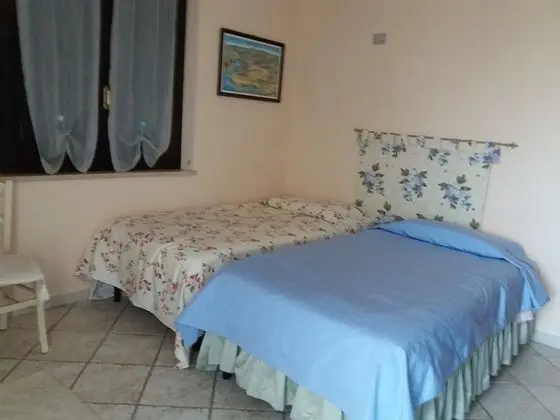 İki Ayrı Yataklı Oda, Ortak Banyo