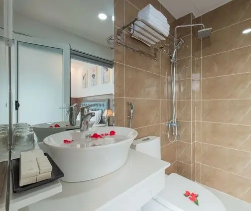 Deluxe Tek Büyük Yataklı Oda, Balkon, Deniz Manzaralı