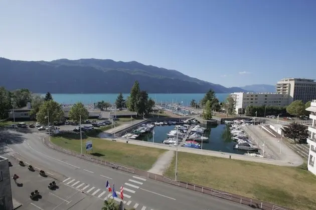 Tek Büyük Yataklı Oda, Göl Manzaralı