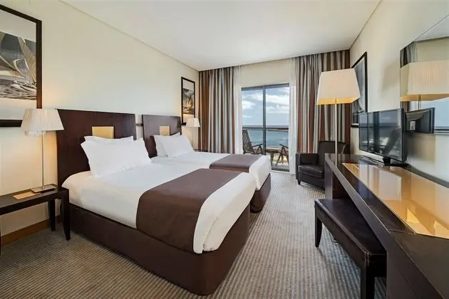 Tek Büyük veya İki Ayrı Yataklı Oda, Okyanus Manzaralı