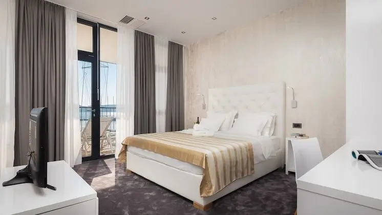 Stüdyo, Deniz Manzaralı (Maslina)