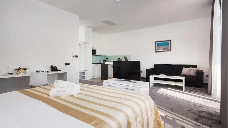 Stüdyo, Deniz Manzaralı (Maslina)