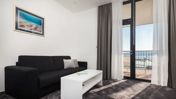 Stüdyo, Deniz Manzaralı (Maslina)