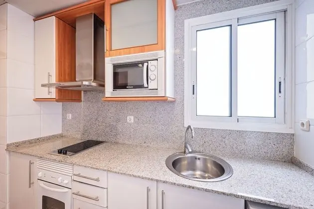 Apart Daire, 2 Yatak Odası, Balkon, Avlu Manzaralı