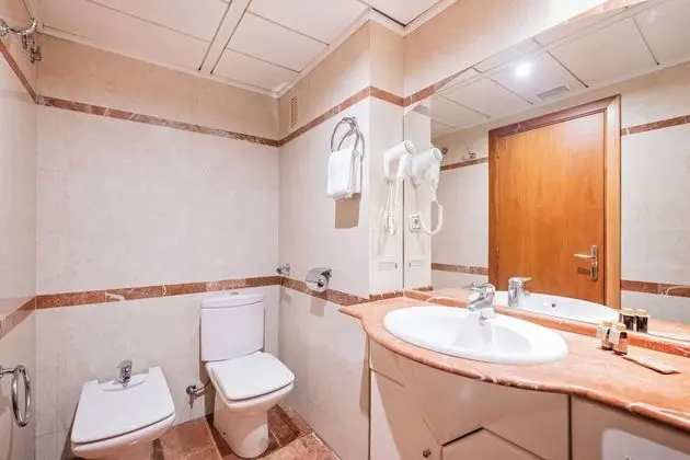 Apart Daire, 2 Yatak Odası, Balkon, Avlu Manzaralı