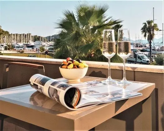 Deluxe Üç Kişilik Oda , Marina Manzaralı, Balkonlu